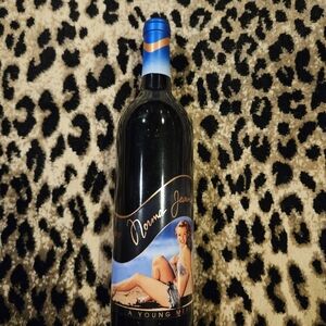 Marilyn Merlot Norma Jeane 2000 Collector's bottle..